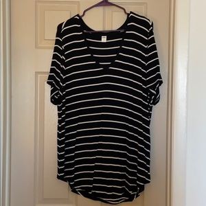 XL Luxe Black and white striped Vneck T-shirt